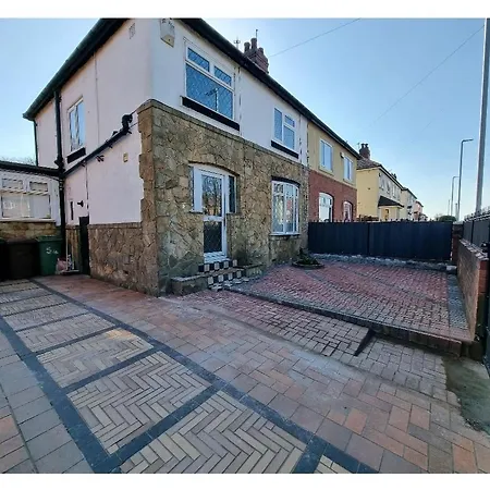 Luxury Double Bed With Private Bathroom, Netflix, Work Space And Wifi Leeds  Exterior photo