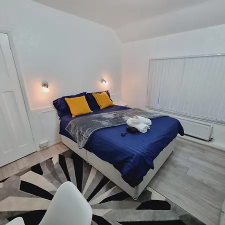 Luxury Double Bed With Private Bathroom, Netflix, Work Space And Wifi Leeds  Exterior photo