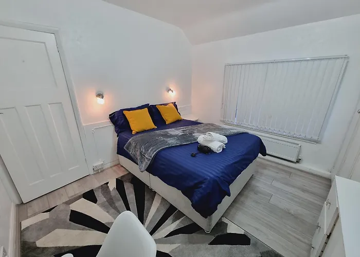 Luxury Double Bed With Private Bathroom, Netflix, Work Space And Wifi