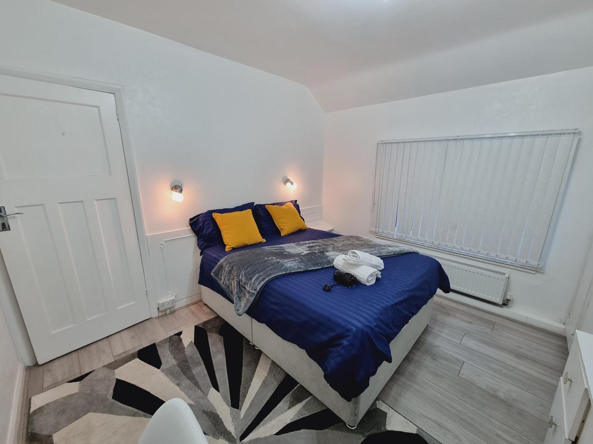 Luxury Double Bed With Private Bathroom, Netflix, Work Space And Wifi *