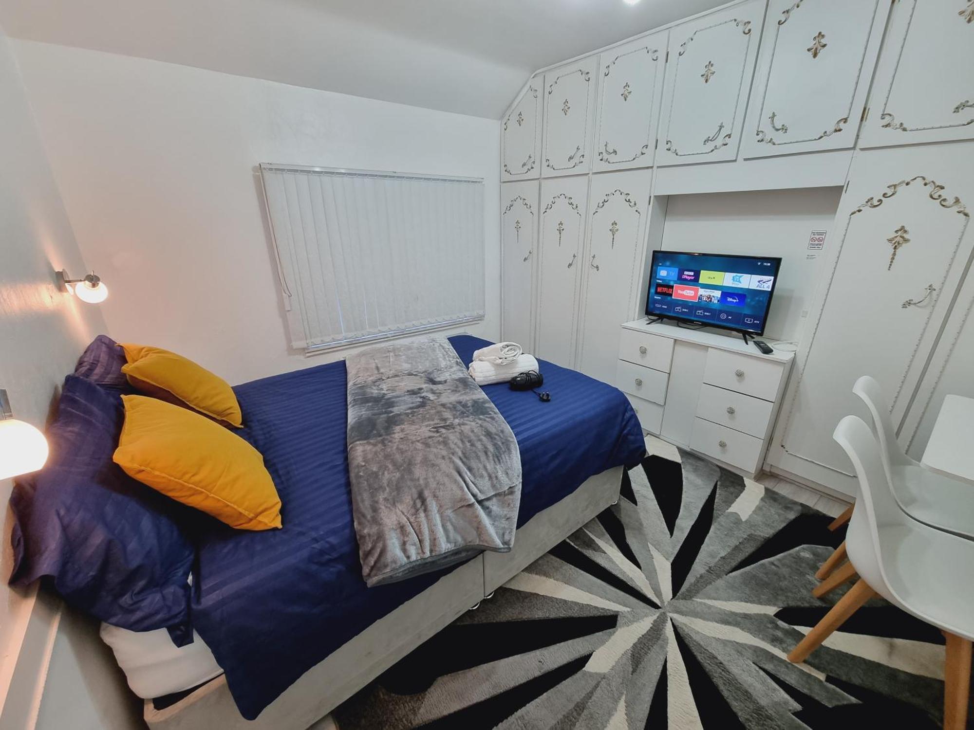 Luxury Double Bed With Private Bathroom, Netflix, Work Space And Wifi Leeds (West Yorkshire)
